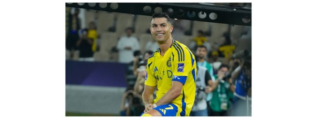 CRISTIANO RONALDOs løn slår igen fodboldrekord CRISTIANO RONALDOs løn slår igen fodboldrekord