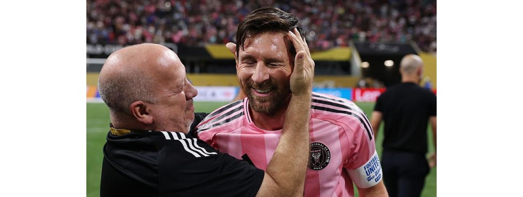 Lionel Messi sparkede endnu engang et perfekt frispark i Club World Cup Lionel Messi sparkede endnu engang et perfekt frispark i Club World Cup