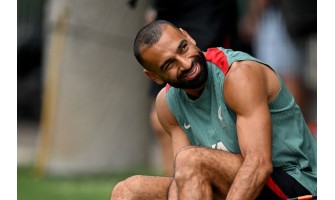 Liverpool-spillere bar de nye trøjer i sæsonen 2024-25 for første gang