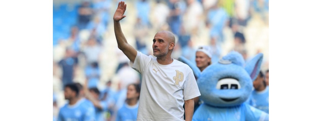 To fotos kombineret danner en Manchester City-æra kendt som Pep Guardiolas To fotos kombineret danner en Manchester City-æra kendt som Pep Guardiolas
